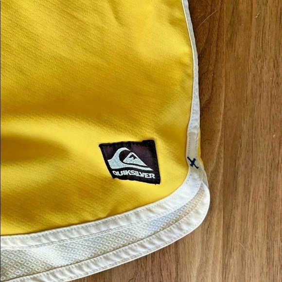 Men Quiksilver Sz 32 Board Shorts Swim Trunks Back Pocket Logo Blue Stripe EUC - Picture 6 of 6
